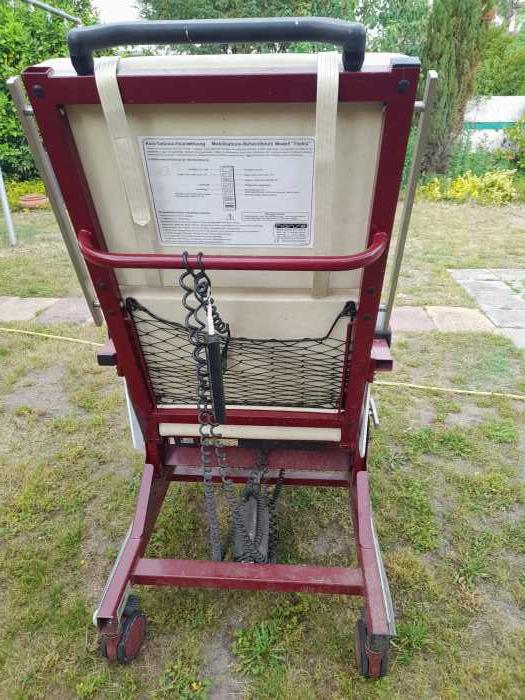 Foto Thekla Schieberollstuhl, Mobilisationsrollstuhl