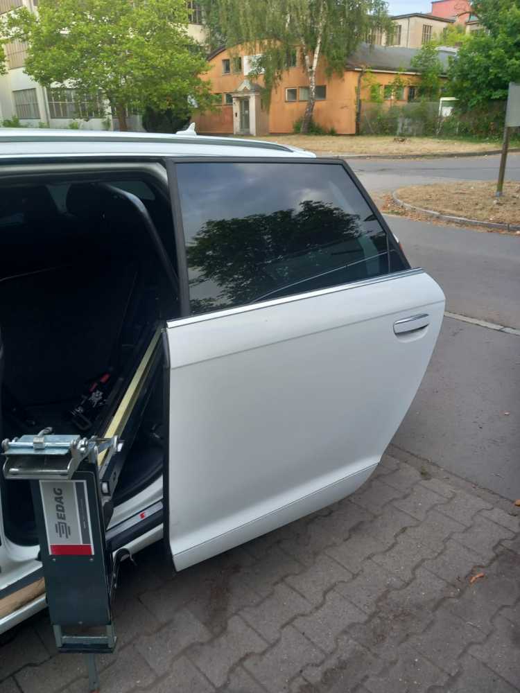 Foto Audi A6 behindertengerecht mit ladeboy