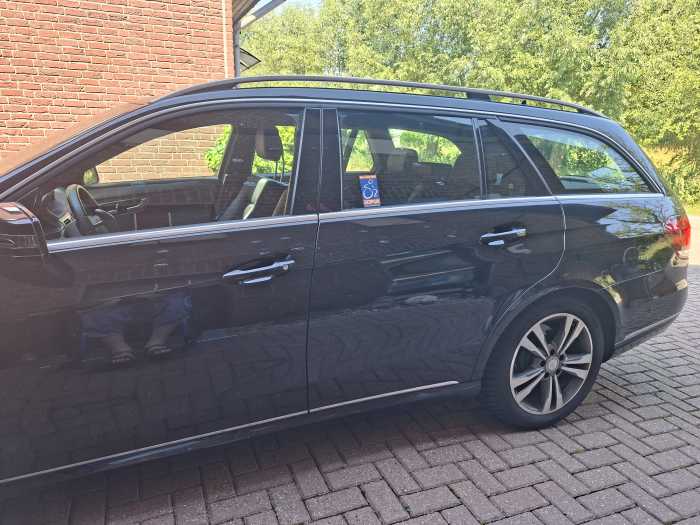 Foto Behindertengerecht umgebauter Mercedes Kombi