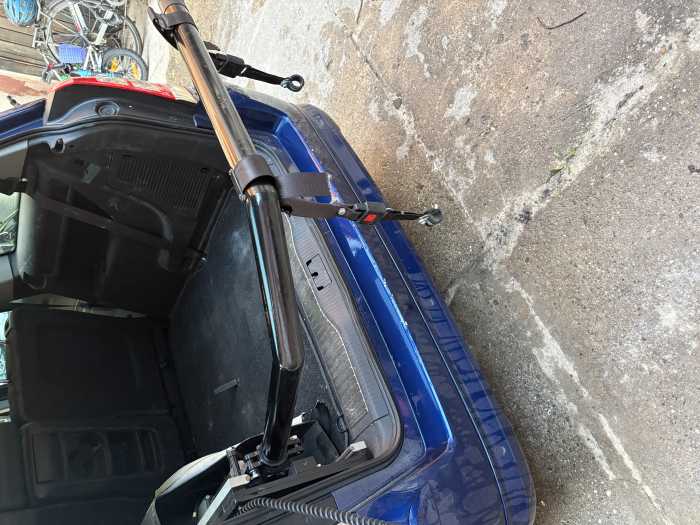 Foto Opel Zafira mit elektrischer Hebebühne