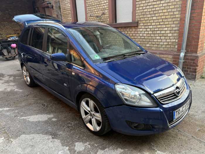 behindertengerechtes-auto-gebraucht Opel Zafira mit elektrischer Hebebühne