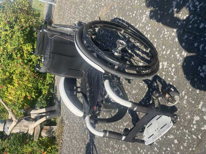 Foto EHandbike Dynagil mit zugehörigen Rollstühlen