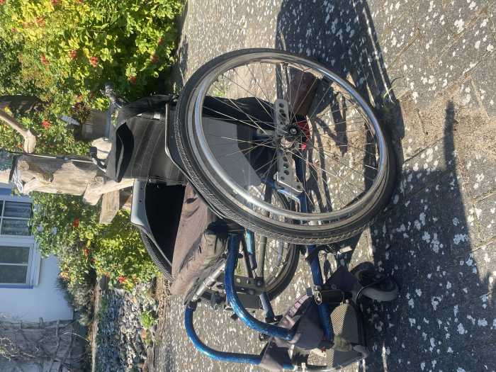 Foto EHandbike Dynagil mit zugehörigen Rollstühlen