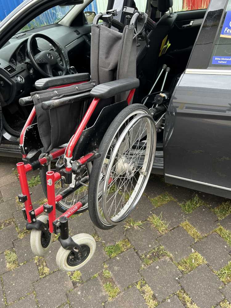 Foto Behindertengerechtes Auto mit Rollstuhltransport