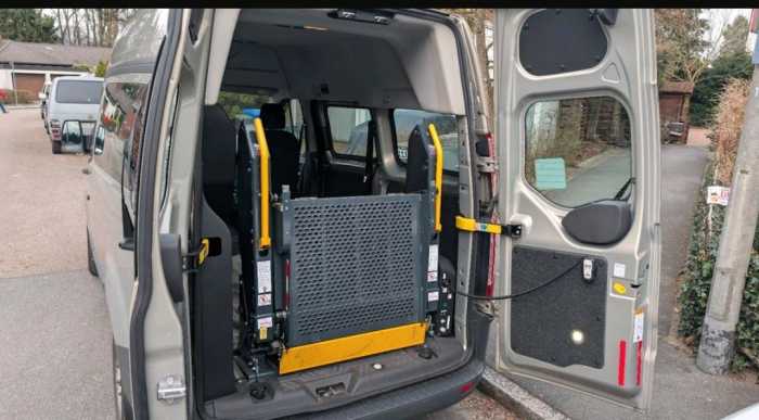 behindertengerechtes-auto-gebraucht Ford Transit Custom mit Lift