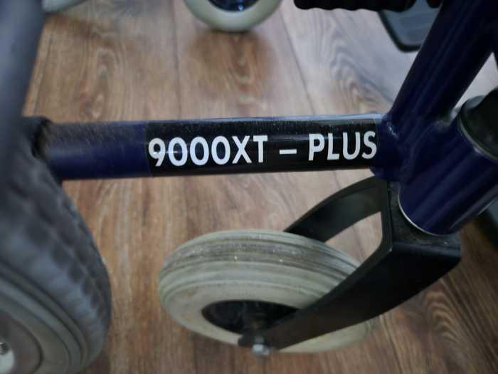 Foto Invacare 9000XT - PLUS Rollstuhl / Faltrollstuhl (