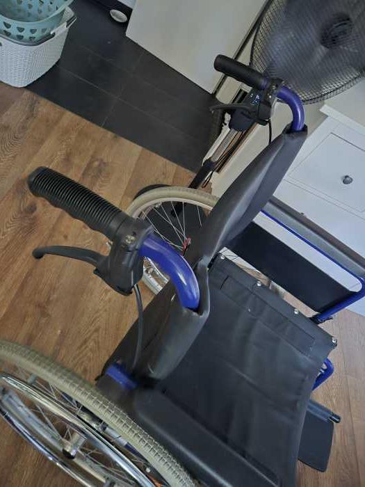 Foto Invacare 9000XT - PLUS Rollstuhl / Faltrollstuhl (