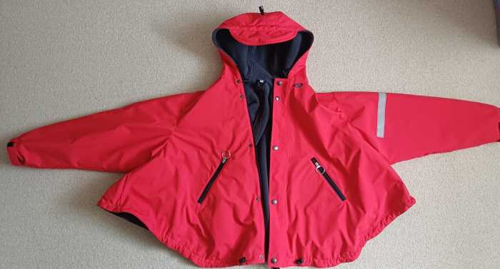Foto Schalenrollstuhl Winterjacke mit Ärmel