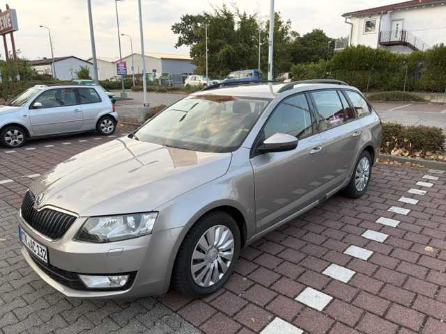 Foto Skoda Octavia mit Rollstuhlladehilfe