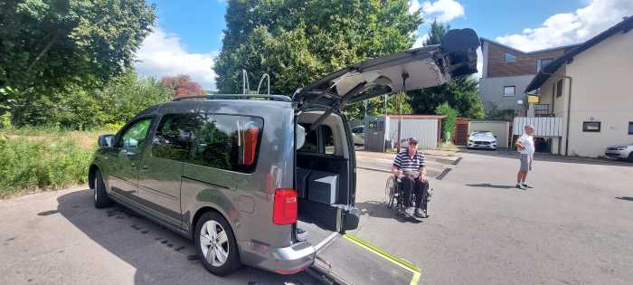 behindertengerechtes-auto-gebraucht Rollstuhlgerecht umgebauter VW Maxi Caddy