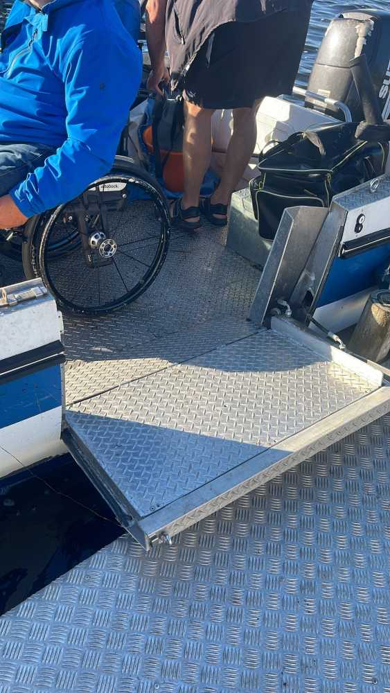Foto Motorboot rollstuhlgerecht
