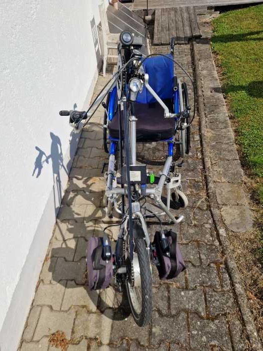 Foto Striker Handbike mit Rollstuhl