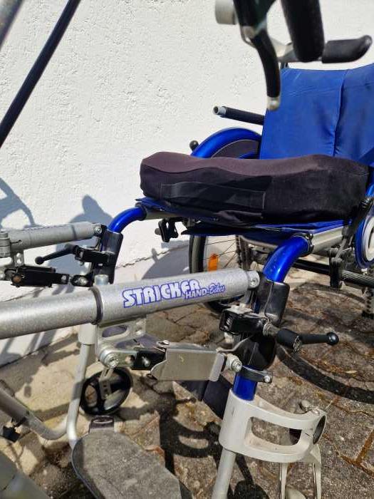 Foto Striker Handbike mit Rollstuhl