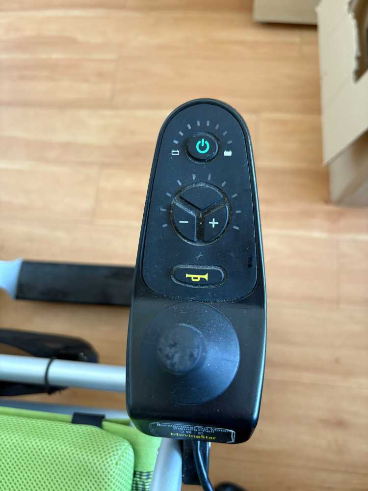 Foto Elektrischer Rollstuhl MovingStar 101, faltbar