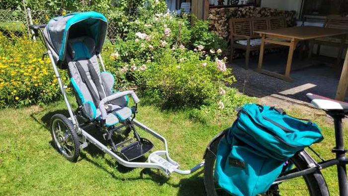 Foto Rehabuggy von Ottobock mit Fahrraddeichsel