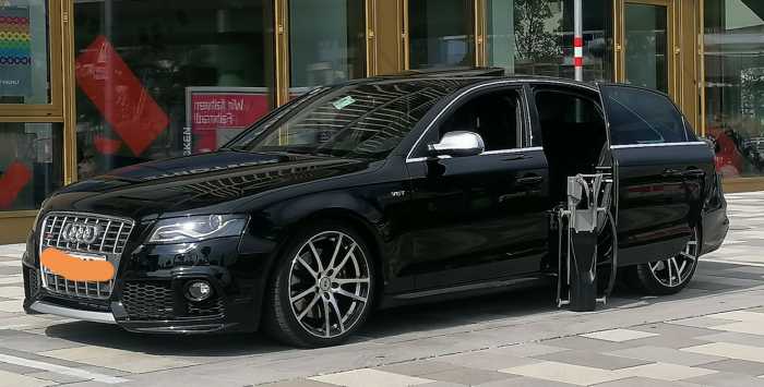 Foto Audi S4 mit Ladeboy und Schiebetüre