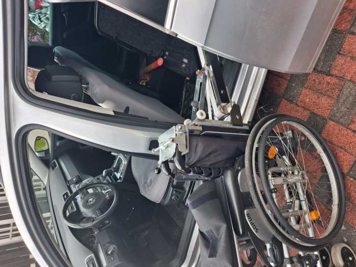 Foto Auto mit Rollstuhlverladegerät