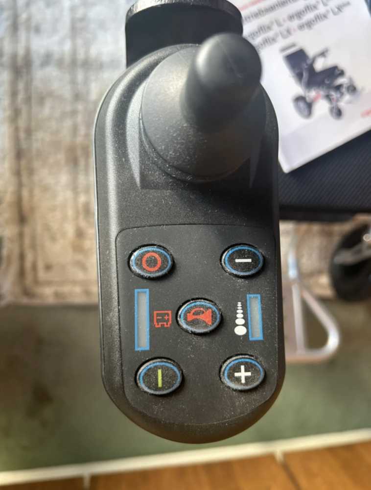 Foto Elektrorollstuhl Ergoflix L mit Joystick