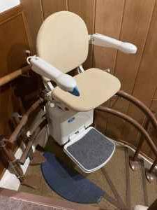 Foto Treppenlift handicare Minivator 2000 in beige