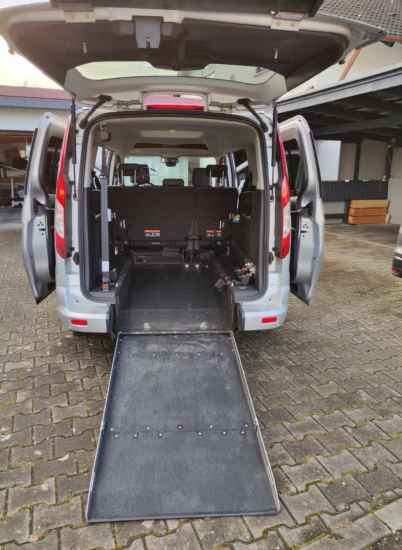 Foto Ford Gr. Tourneo Connect 1.5 TDCi-behind.gerecht
