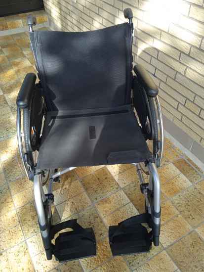 Hilfsmittel: Rollstuhl Sopur Easy 300 Transportrollstuhl Faltro