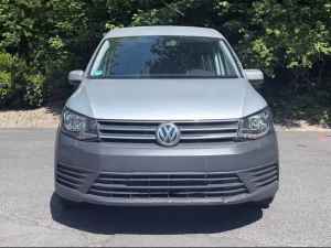 Foto VW Caddy Transporter mit Rollstuhlrampe