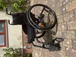 Hilfsmittel: Aktivrollstuhl