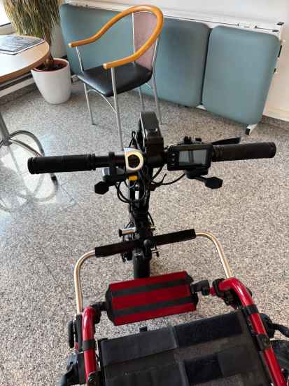 Hilfsmittel: Zuggerät Sunrise Medical Emovatec F55 14”