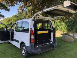 Foto Citroen Berlingo mit Rollstuhl-Rampe, Heckeinsteig