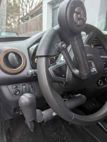 Behindertengerechtes Auto: Stadtflitzer mit Handgas