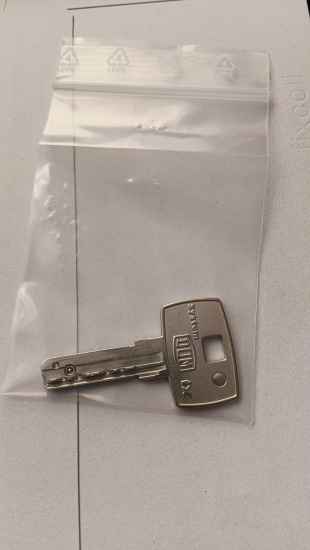 Hilfsmittel: WC Schlüssel abzugeben