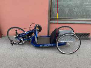 Behindertengerechtes Auto: Sunrise Medical QUICKIE Shark Handbike / Rollstuhl