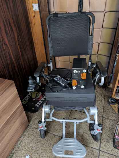 Foto Elektrischer Rollstuhl faltbar