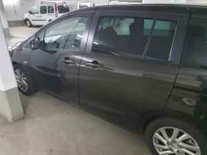 Behindertengerechtes Auto: Mazda 5 – mit Handgas und Hebeanlage für Rollstuhl