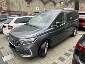 Behindertengerechtes Auto: Ford Tourneo Connect mit Rampe im Heck