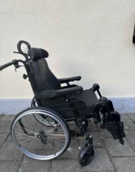 Rollstuhl und Zubehör: Invacare REA Clematis Pro Pflegerollstuhl – Kopfst