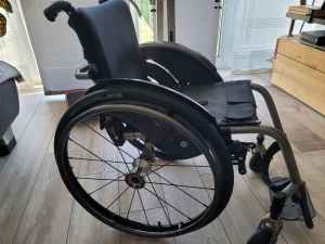 Hilfsmittel: Sopur Rollstuhl Argon Ti Spezial