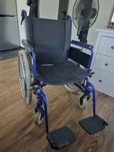 Rollstuhl und Zubehör: Invacare 9000XT - PLUS Rollstuhl / Faltrollstuhl (