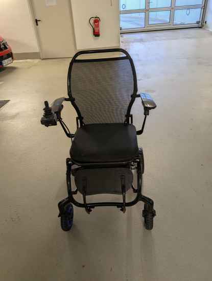 Foto 2 Elektrorollstühle aus Carbon 1
