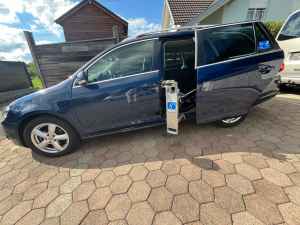 Behindertengerechtes Auto: Golf6 mit Rollstuhlladehilfe usw.