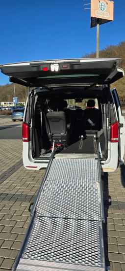 Foto Mercedes V-Klasse V250 Rollstuhlrampe AMG-Line