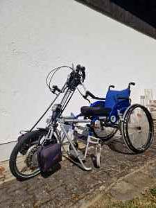 Handbike: Striker Handbike mit Rollstuhl