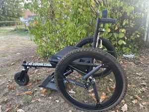 Hilfsmittel: Offroad Gelände-Rollstuhl Freedom Chair Spartan