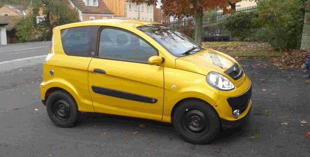 Das Bild zeigt ein Minicar von der Seite.