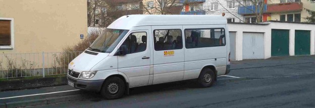 Fahrdienstauto für Menschen mit Behinderung, das Bild zeigt einen Sprinter des ASB