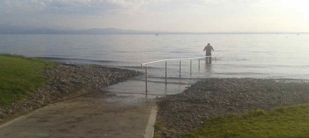 Barrierefreier Zugang in den Bodensee.